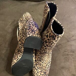 Cheetah boots, like new. Women’s size 7
